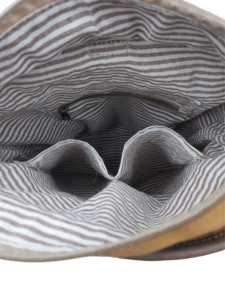 Bolso de hombro estético marrón en un rico color marrón probablemente diseñado para adaptarse a un estilo más minimalista o estéticamente agradable - Product Image 5