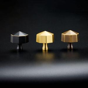Boutons de qualité exclusifs Poignées de porte en laiton et boutons de quincaillerie Article de luxe de style fantaisie Bouton d'armoire de cuisine Push & Pull - Product Image 4
