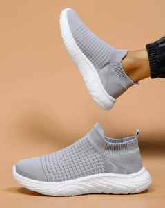 Zapatos cómodos tejidos con estilo de alta calidad Diseño transpirable Precio bajo Estilo para caminar Adecuado para zapatos de hombre - Product Image 1