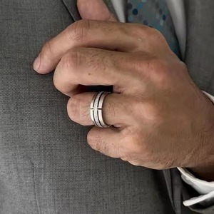 Anillo de boda de lujo de 7mm para hombre, anillo de plata 925 de diamante de moissanita Original hecho a mano con diseño de acabado cepillado, estilo romántico - Product Image 2