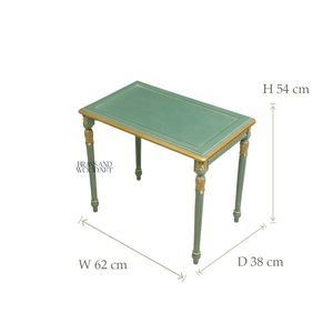 Ensemble de tables d'appoint classiques vert clair avec accents dorés et pieds sculptés élégants pour salons de luxe et décoration intérieure - Product Image 4