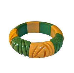 Bracelet artistique en résine imperméable avec des nuances pastel tourbillonnées faites à la main personnalisable pour les femmes bijoux élégants idée cadeau d'affaires - Product Image 1