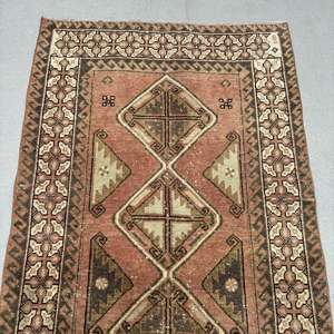 Alfombra Turca Vintage de 2.9x11.1 pies, Alfombra de Lana con Estampado Animal Marrón Rojizo - Product Image 4