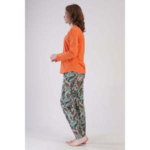 Conjunto de Pijama KADIN P.SUPREM con Cuello Redondo y Manga Larga, Diseño Ovalado - Color Salmón - Product Image 3
