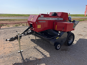 Presse à balles carrées compacte Massey Ferguson 1840 de haute qualité pour ensilage et foin, idéale pour l'agriculture. - Product Image 1
