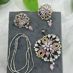 ชุดโซ่ประดับอัญมณีประดับอัญมณีสีทองแบบวิคตอเรียทันสมัยพร้อมต่างหูสำหรับใส่ไปงานปาร์ตี้สำหรับผู้หญิง - Product Image 1