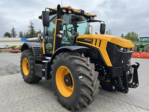 2023 JCBb Fastrac 4220 Tractor For Sale - Product Image 6