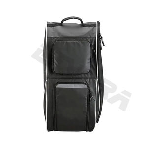 Sacs de football de qualité supérieure parfaitement conçus pour sauvegarder une expérience Style pratique inégalé avec notre motif droit grande taille - Product Image 1