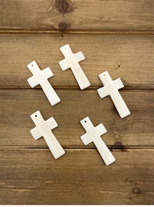 Pendentif croix en os de style animal poli - Product Image 5