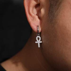 Boucles d'oreilles Moissanite Ankh Cross Drop - Product Image 2