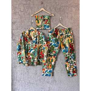 Ensemble de pyjama en coton fait main à imprimé tropical, vêtements de détente avec taille élastique, doux et respirant pour les demoiselles d'honneur, la mariée - Product Image 1