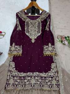 ชุดสูท B2B ดีไซเนอร์ที่ซับซ้อนและผลิตจากผ้าจอร์เจียเทียมที่มีชีวิตชีวาชุดนี้มีชุดสูทสำหรับนักออกแบบ - Product Image 5