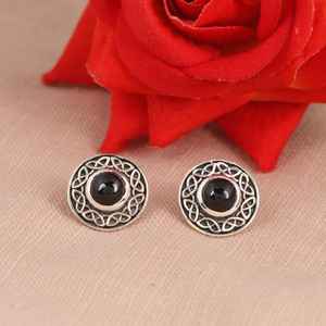 Boucles d'oreilles noeud celtique avec spinelle noir en argent sterling 925 bijoux bohème gothique pour femme - Product Image 3