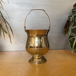 Cubo de hielo de latón martillado de inspiración vintage para decoración del hogar de lujo y presentación escalofriante de bebidas en la barra - Product Image 1