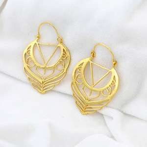 Aros largos de diseño exclusivo, Material Unisex de latón, forma de triángulo, flor de loto Floral, elegantes pendientes colgantes chapados en oro de 18 quilates - Product Image 2