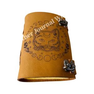 Design de chat de couleur bronzée avec découpe laser soleil lune Journal en cuir véritable couverture rigide carnet de notes journal avec 2 C-Locks en laiton antique - Product Image 1