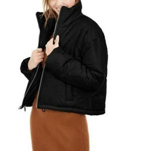 Piumino Corto Rosa da Bambina Celebrity, Antivento con Cappuccio in Pelliccia Sintetica e Fodera in Cotone e Lino, Taglia S, Design Invernale Reversibile - Product Image 1