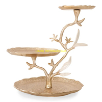Présentoir de service en métal doré à 3 niveaux avec assiettes texturées et branche d'arbre florale Design moderne Présentoir pour desserts et pâtisseries
