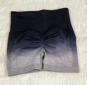 กางเกงขาสั้นออกกำลังกายเอวสูงสำหรับผู้หญิง คุณภาพพรีเมียม ปรับขนาดได้ เอวยางยืด ลายเรียบ ผ้าไนลอนผสมสแปนเด็กซ์ ยืดได้สี่ทิศทาง - Product Image 6