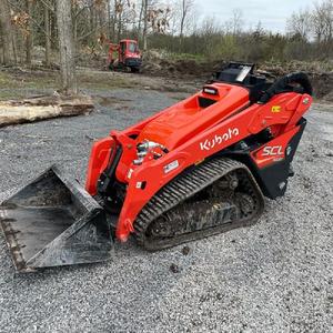 Kubota SCL1000-Mini-chargeuse compacte à poser sur pied-Tracteur 4WD avec chargeur frontal-Meilleur prix disponible à la vente - Product Image 2