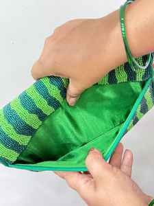 กระเป๋าลูกปัดหลากสีที่มีด้ามจับกระเป๋าถือกระเป๋าลำลองงานหัตถกรรมอินเดียทำมือกระเป๋าบาแก็ต - Product Image 2