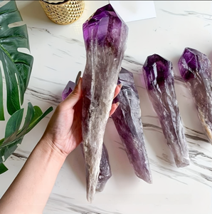 คริสตัลควอตซ์เจาะรูทรงคทาสีม่วงขนาดใหญ่ 8-20 ซม. สำหรับขายส่งจำนวนมาก งานแฮนด์เมดจาก CrystalHola - Product Image 1