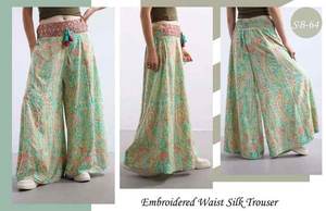 Robe longue bohème chic pour femme avec manches cloche et imprimé fleuri bleu blanc parfaite pour les festivals d'été et les événements décontractés - Product Image 3