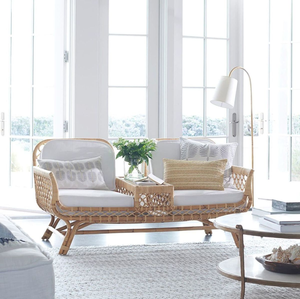 Divertido y contemporáneo juego de sillas de caña, que incluye dos sillones estilo barril con coloridos cojines a rayas, a precios mayoristas. - Product Image 3