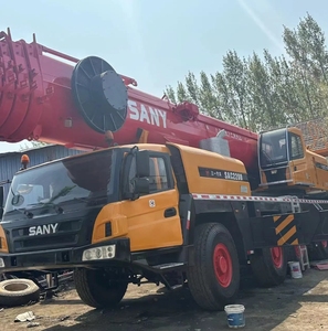 Grue de camion SANY 2020 d'occasion avec une capacité de 220 tonnes et des composants principaux du moteur, de la boîte de vitesses, du roulement de la pompe du moteur. - Product Image 5