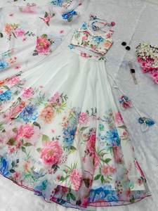 แท้ Kodi และลำดับการเย็บร้อยคอลเลกชันเจ้าสาว choli ลายดอกไม้สีขาวสำหรับงานปาร์ตี้ lehenga choli - Product Image 6