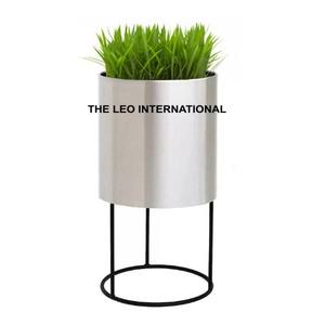 Macetero de Metal Redondo de Color Negro, Macetero Decorativo para el Hogar Hecho a Mano de Lujo Contemporáneo - Product Image 3