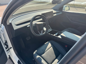 USADO 2025 Tesla Model Y Potencia-217kW (295hp) Combustible-Eléctrico Capacidad de Batería-82kWh Eje-2 Transmisión Automática Volante a la Izquierda - Product Image 6