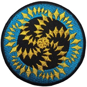 Badges brodés personnalisés par transfert thermique, patchs souples OEM économiques, patchs tissés avec logo et couleur personnalisés pour vêtements - Product Image 1