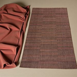 Alfombra Abstracta Tejida a Mano en Tonos Marrón y Rosa |   Alfombra Moderna Minimalista Ecológica de Fibra Natural, Apta para Mascotas |   Lana Hecha a Mano - Product Image 2