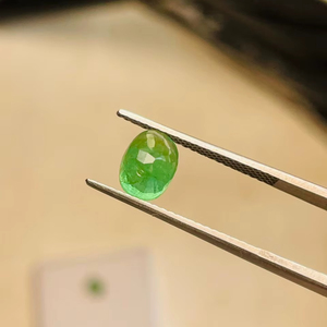 มรกตธรรมชาติ 2 เม็ด ทรงรี น้ำหนัก 2.70 กะรัต อัญมณีคุณภาพดี ประกายสวยงาม สีเขียวสวยงาม ขัดเงาอย่างสมบูรณ์แบบ เหมาะสำหรับทำเครื่องประดับทุกชนิด - Product Image 4