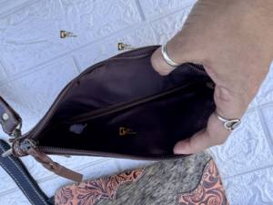 Bolso de Mano Tipo Clutch de Piel de Vaca con Diseño Western, Cartera Negra con Grabado y Pelo en la Piel - Product Image 6