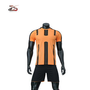 Uniforme de football Hommes Vêtements de football en gros Uniforme de sport pour uniforme de football personnalisé de haute qualité du Pakistan - Product Image 1