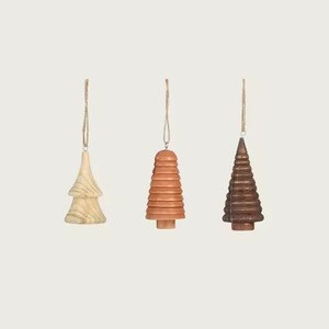 Adornos colgantes de Navidad de madera hechos a mano de alta calidad estilo moderno colores y formas personalizables decoración del árbol de Navidad - Product Image 1