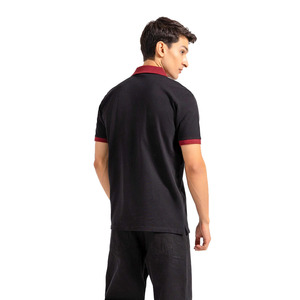 เสื้อโปโลผู้ชายแบบสั่งทำสีดำคอสีแดงเข้มและมีแขนเสื้อ - Product Image 4