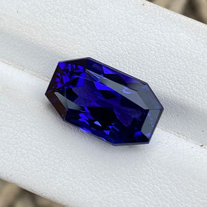 Pierre de coupe ovale fantaisie tanzanite naturelle de super qualité avec une excellente couleur et une loupe naturelle zoisite 10.69 carats propre - Product Image 1