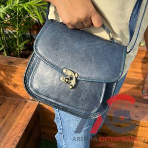 Wholesale Women's Fashion Versatile High Quality Genuine Leather Crossbody <b>Bags</b> Large Capacity Leather <b>Bags</b> Single Shoulder <b>Bags</b> - Product Image 1