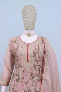 Elegante atuendo paquistaní Salwar Kameez de la mejor calidad para eventos con colores impresionantes y mano de obra fina - Product Image 3