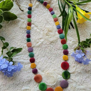 สร้อยคอเรซิ่น เครื่องประดับที่โดดเด่นและสะดุดตาสำหรับผู้แสวงหาแฟชั่นสมัยใหม่ คุณภาพสูง - Product Image 1