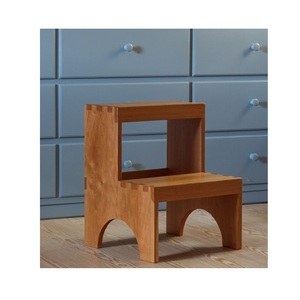 Tabouret en bois massif durable, conçu pour atteindre les armoires hautes, les étagères de garde-manger, les placards et les tâches ménagères quotidiennes - Product Image 5