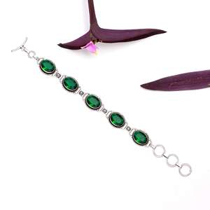 Pulsera de Cadena de Plata Alemana con Baño de Rodio y Cuarzo Esmeralda, Diseño Tradicional Hecho a Mano, Ovalada, Verde, Regalo para Bodas y Fiestas - Product Image 3