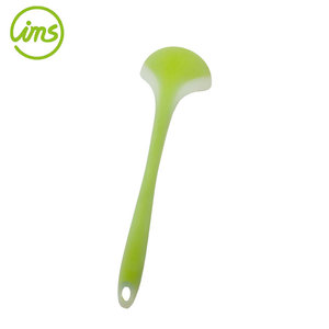 Louche en silicone à long manche, résistante à la chaleur et écologique, pour servir la soupe - Product Image 2