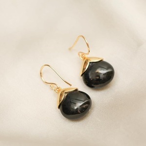 Boucles d'oreilles en onyx noir poli 8-10 mm, pendantes en forme de goutte d'eau plaquées or avec crochet à capuchon doré, bijoux unisexe pierre de naissance - Product Image 4