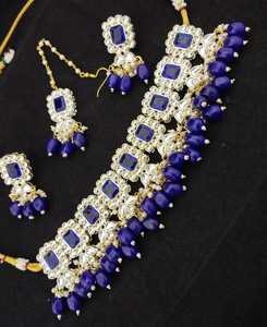 Ensemble de colliers Chokar élégants Kundan Matériau en laiton lourd Produit en vrac Design unique pour filles et femmes - Product Image 2