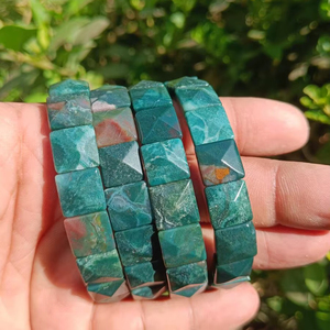 Bracelet de charme en cristal naturel poli classique en gros, perles de pierres précieuses, pierre d'énergie de guérison spirituelle - Product Image 1