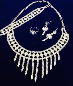 Collier en cuivre plaqué or 24 carats d'inspiration italienne Ensemble de mode classique en diamant Style vintage à prix réduit pour les États-Unis, la France et les Comores - Product Image 1